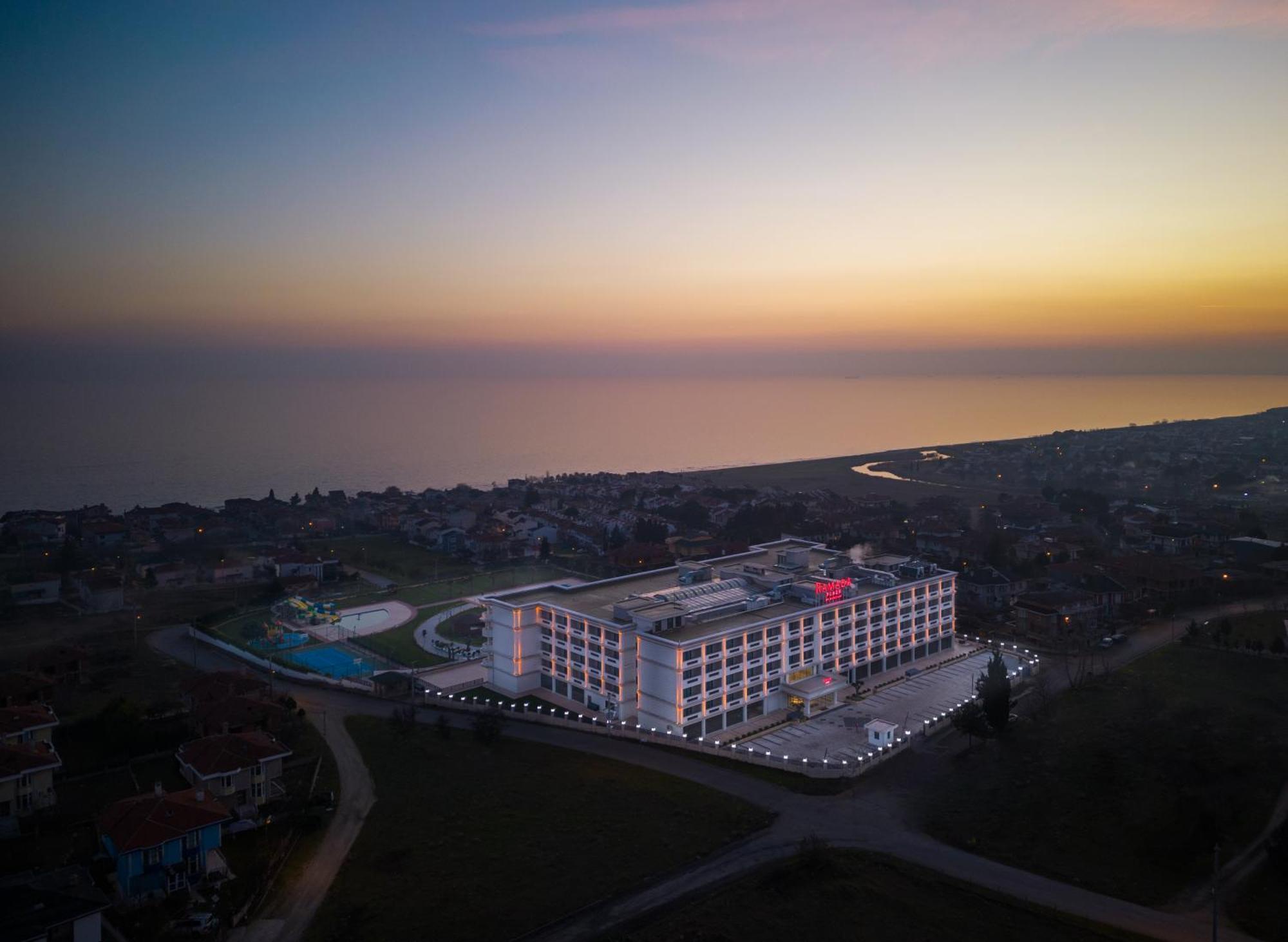 Ramada Plaza By Wyndham Silivri Hotel Buitenkant foto