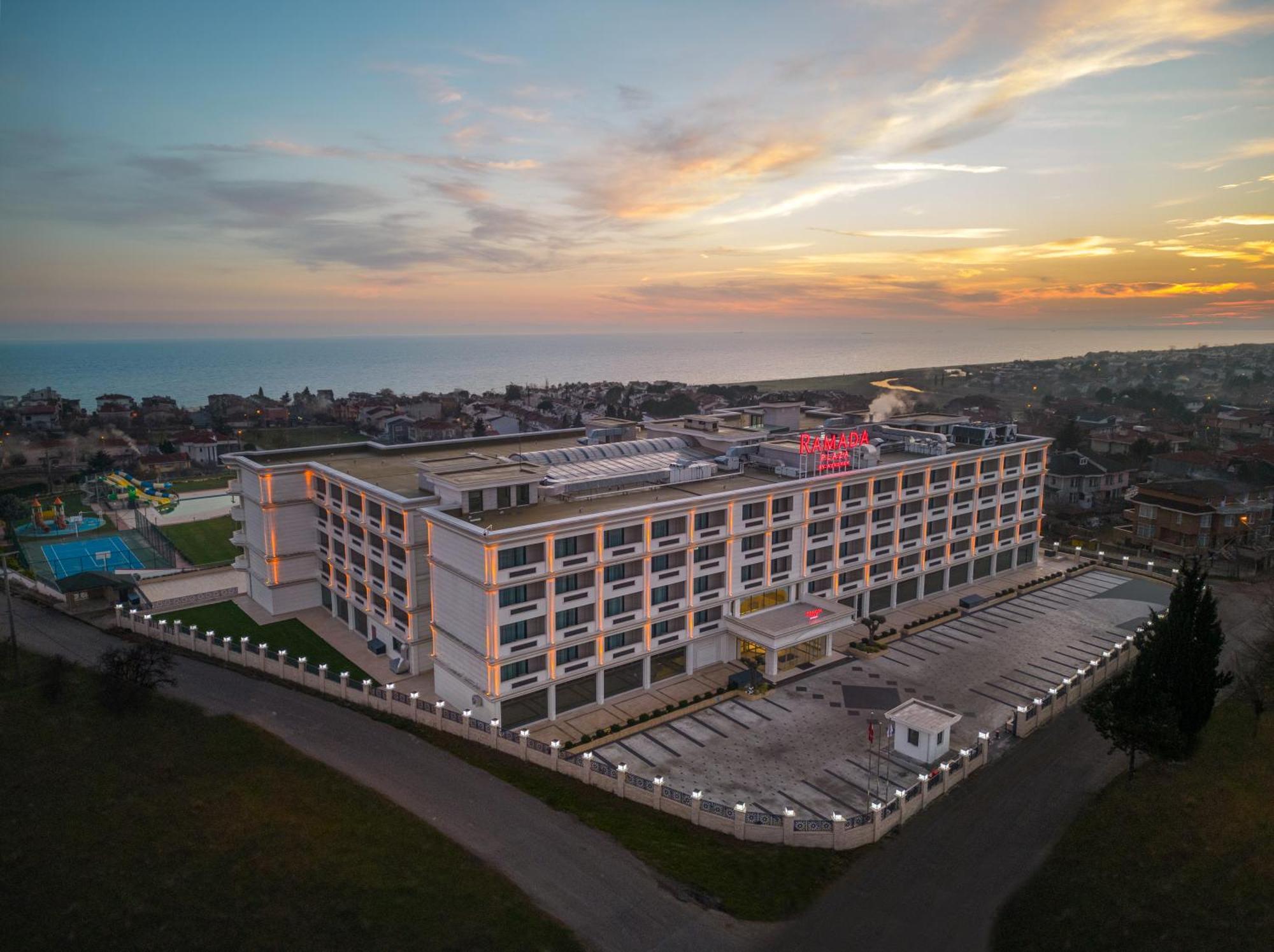 Ramada Plaza By Wyndham Silivri Hotel Buitenkant foto